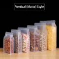 Matte transparente Standbodenbeutel für Lebensmittel mit Achtseitenverschluss und Zipper - Matt ohne Griff / 26x36+8cm