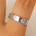 Elegant polished stainless steel ring with zircon inlaid four-leaf clover motifs on a finger - Floral Rhinestone Thin Ring (S23) / Silver