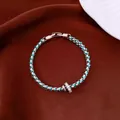 Elegantes Silberkettenarmband mit türkis gewebter Kordel und Zirkon-Kreuzdetail - 18cm / Blau