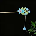 Traditioneller chinesischer Haarschmuck mit blauen Glasblumen und goldener Quaste Dekor - Himmelblaue Transparente Blume Quaste (2640)