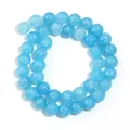 Vista dettagliata di perline rotonde in vetro craquelé azzurro per accessori gioielli DIY - 10mm (Circa 38 Perline) / Blu Lago Floreale