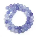 Vista dettagliata di perle tonde in vetro craquelé blu e viola per gioielli fai da te - 10mm (Circa 38 Perline) / Blu Reale Floreale