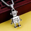 Collier pendentif robot vintage détaillé en acier au titane poli de couleur argent - Robot avec chaîne en acier inoxydable