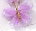 Barrette à cheveux papillon en maille violette pour filles avec détails en fil doré - Style en maille dégradée violette (8)