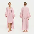 Elegante vestaglia in raso di acetato rosa con finiture in piume di struzzo e sottoveste - Taglia unica / Rosa Loto