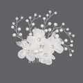 Peigne à cheveux de mariée en argent avec fleurs en résille blanche, perles et cristaux - Peigne à Cheveux Fleur Princesse Style Forêt (HS-J4491)