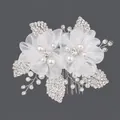 Peigne à cheveux élégant avec fleurs en dentelle blanche, perles et strass pour mariée. - Peigne à Cheveux de Banquet de Demoiselle d'Honneur Argenté (HS-J2591)