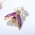 Eleganter Bienen-Anstecknadel mit lila Emaille, Straß und Süßwasserperle-Finish. - Größe 6