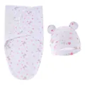 Détail d'un ensemble emmaillotage et bonnet pour nouveau-né blanc avec imprimé lapin - Ensemble sac de couchage + bonnet lapin rêveur