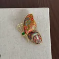 Eleganter Schmetterling Broschen-Pin aus traditionellem Song-Brokat mit grünem Edelstein. - Gold Rot