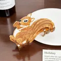 Cute amber acrylic squirrel-shaped hair claw clip, stylish animal hair accessory for girls - Squirrel