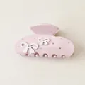 Primer plano de una pinza para el cabello de acetato rosa con lazos blancos 3D y diamantes - Estilo 4# Dos Lazos / 8*4.5cm / Rosa