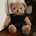 Simpatico orsetto di peluche marrone con polo nera a scacchi e pantaloni a righe - Orso Cammello in Abiti Neri / 20-30cm