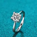 Detaillierte Ansicht eines funkelnden 1-Karat-Moissanit-Rings aus echtem Silber - 银色调开口抓镶款式(X013)