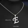 Collier élégant avec pendentif lettre E incrusté de strass pour hommes et femmes, argenté. - Chaîne En Acier Titane Lettre E