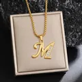 Élégant collier avec pendentif initiale M en plaqué or et strass brillants. - Chaîne Plaquée Or M