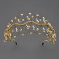 Cerchietto a rete dorata fatto a mano con perle di cristallo arancio e bianco. - Champagne