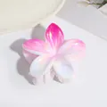 Eleganter perlrosa und weißer Frangipani-Haarklammer mit galvanisierter Oberfläche - Rosenrot