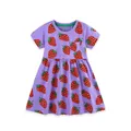 Süßes violettes Sommerkleid für Mädchen mit Erdbeerdruck und kleiner Brusttasche. - 6J (120cm) / Lila Erdbeer Stil (1579)