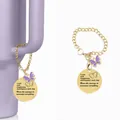 Linda cadena con dije de mariposa dorada para taza Stanley con esmalte morado y grabado - Púrpura