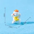 Simpatica statuina di pupazzo di neve in miniatura con sciarpa gialla e cappello arancio - No.7 Pupazzo di Neve che Scappa / Cappello Arancione