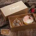 Luxuriöses Duftkerzen-Geschenkset in Gold mit Kirschblütenduft, Box und Tragetasche - Frühlingskirschblüte - Duft-Geschenkbox