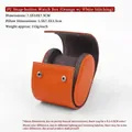 Detalle de caja para relojes ovalada de cuero PU naranja con broches y costura blanca - Naranja