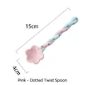 Cuchara de cerámica rosa con forma de flor y mango retorcido de lunares - Cuchara Retorcida Rosa