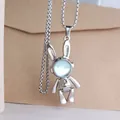Beweegbare mechanische konijnenhanger in zilverkleur met iriserende blauwe steen - Blauw ruimtekonijn / Enkele Hanger (Geen Ketting)