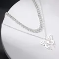Collana a strati alla moda per donna con ciondolo a farfalla traforato e catena a maglia grossa - Argento Lucido
