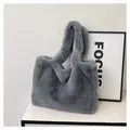 Sac cabas élégant en fausse fourrure grise pour femme, texture douce et grande capacité. - gris foncé