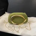 Clutch vintage in pelle scamosciata verde con manico a C dorato e tracolla a catena - Verde