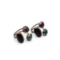 Vue détaillée de bagues en bronze antique avec pierres noires, violettes et vertes. - Style Triple Pierre Gemme (Style 3)