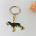 Gedetailleerd overzicht van een Doberman metalen sleutelhanger met emaille lak - Dobermann Stijl