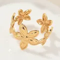 Vintage gouden ring met plantenthema en onderling verbonden bloemmotieven met vijf bladen - Vijfbladige Bloemenketting Stijl (SKU (3))