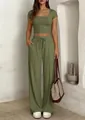 Ensemble deux pièces côtelé vert avec crop top et pantalon large à taille haute. - Vert Militaire