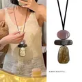 Collana vintage retrò con pendente in resina geometrica su lungo cordino nero regolabile - Irregolare (X2556)