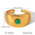 Vue détaillée d'une bague vintage en acier inoxydable avec pierre verte et dimensions - Style Pierre Verte Motif Soleil (XZ-R30230)