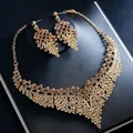 Gedetailleerde goudkleurige ketting en oorbellen set met amberkleurige stras - Goud - Champagne