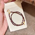 Elegante bracciale in granato rosso naturale a due strati con ciondoli dorati - Rosso Granato / Oro