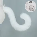 Vista dettagliata della coda di peluche bianca con cintura trasparente per il cosplay - Coda di gatto brinato - Bianco