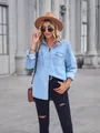 Camicia di jeans azzurra da donna con colletto a rever e tasche sul petto alla moda - S / Azzurro