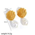 Detailed view of gold shell earrings with baroque pearls showing dimensions and weight - Shell / 18K Gold