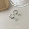 Orecchini a cerchio con fulmine in argento e strass stile hip-hop - Orecchini A Forma Di Fulmine Tempestati Di Diamanti In Oro Bianco