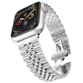 Gedetailleerd overzicht van de zilveren roestvrijstalen horlogeband voor Apple Watch - Zilver / 42/44/45/46/49mm