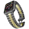 Detailopname van de tweekleurige roestvrijstalen band met sluiting voor de Apple Watch. - Zwart en Goud / 42/44/45/46/49mm