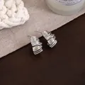 Boucles d'oreilles créoles rétro argentées irrégulières avec une texture ondulée - Texture Ondulée Argent (E3792)