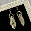 Élégantes créoles dorées de style vintage avec longues franges en métal et cristal brillant - Pompon Strass Or (E6059-01)