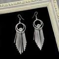 Boucles d'oreilles pendantes à pompons circulaires argentés avec strass étincelant - Pompon Strass Argent (E6059-02)