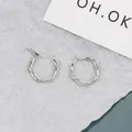 Créoles torsadées argentées minimalistes avec design irrégulier à trois rangs pour femmes - Créole Torsadée Argent (E2426-3)